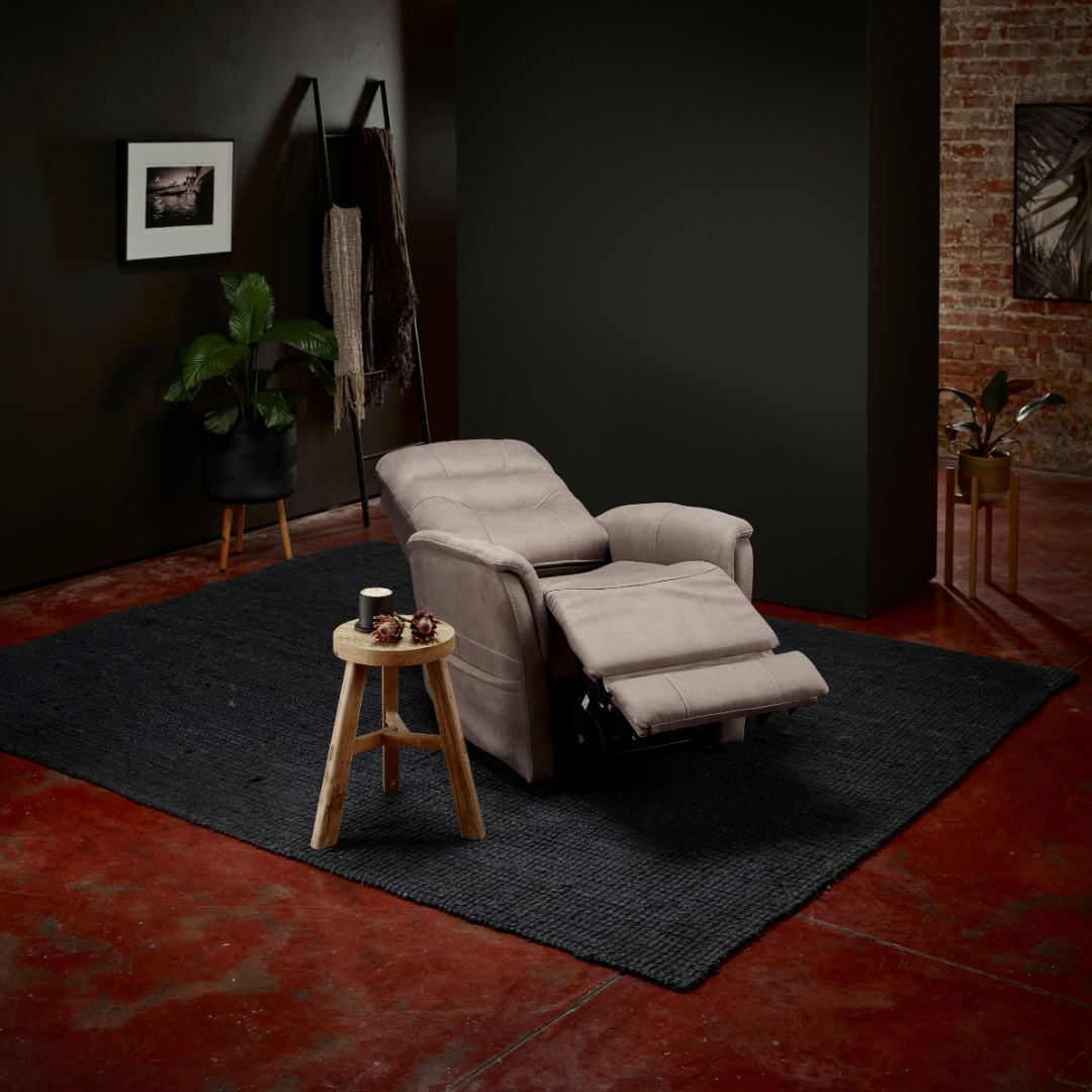 Theorem Ludlow Dual Motor Lift Chair